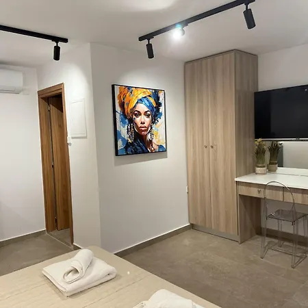 Acalyptos Lux أيا نابا