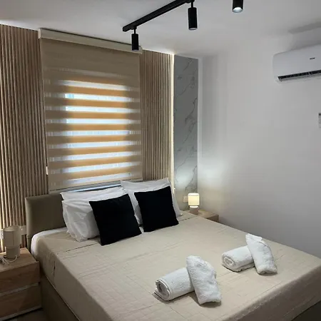 Acalyptos Lux شقة