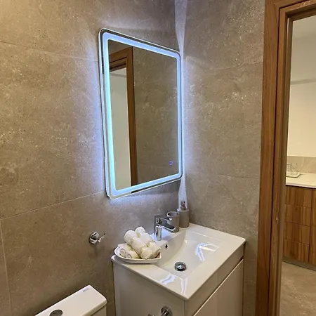 Acalyptos Lux * أيا نابا